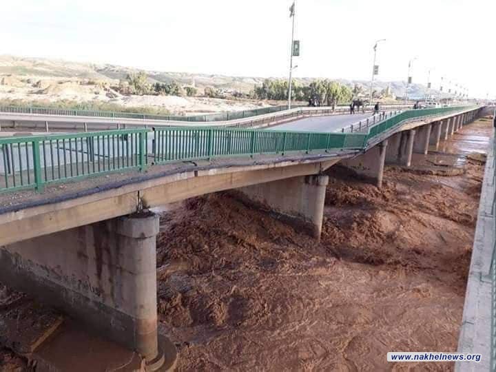 انهيار احد فضاءات الجسر الرابط بين بغداد وكركوك