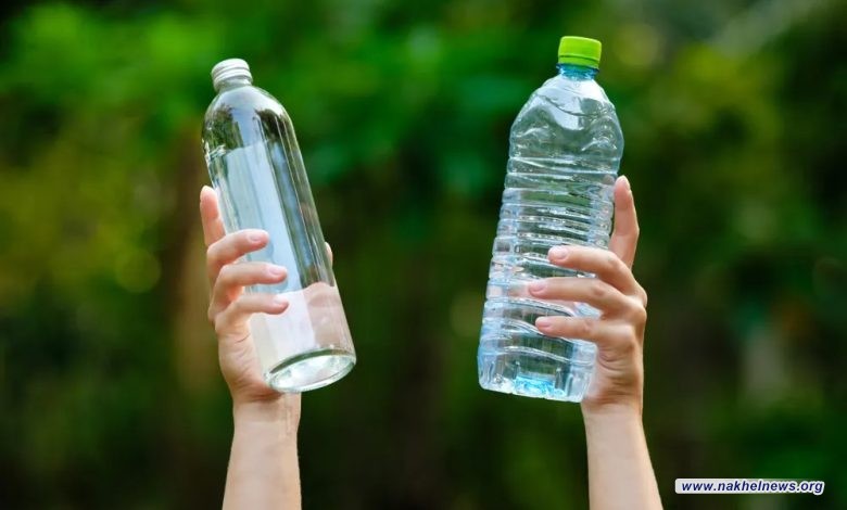 لماذا يجب تجنب شرب الماء من زجاجة بلاستيكية خصوصا في الصيف؟